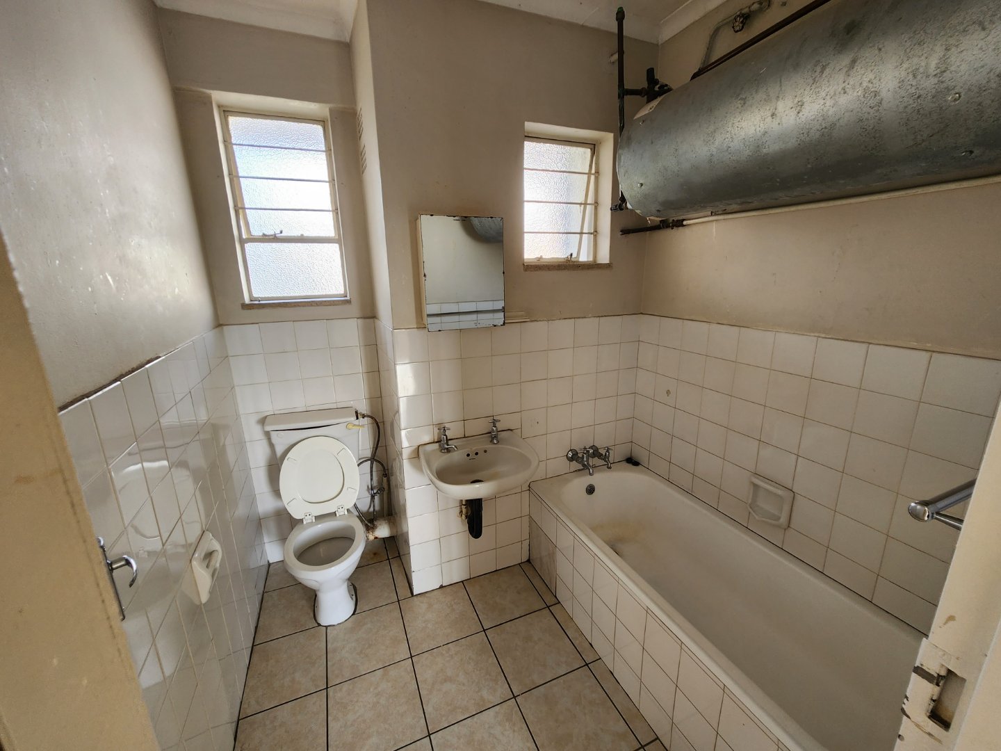 2-bedroom flat to rent in Edenvale Central — Sunbro Centre Unit 7